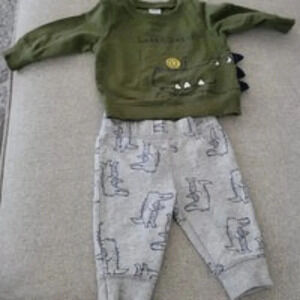 Carters 2 piece outfit size 3 months